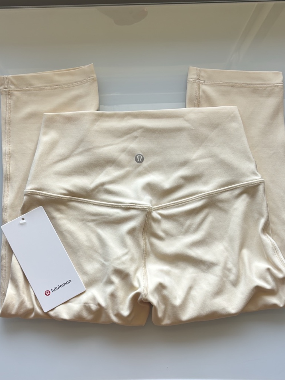 ***SOLD*** Lululemon Buttercream 17” Capri Leggings 2026 Release